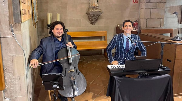 Celebració a l'església d'Alella a càrrec d'Edmon Bosch al violoncel i Fabrizio Paparello al piano i veu.